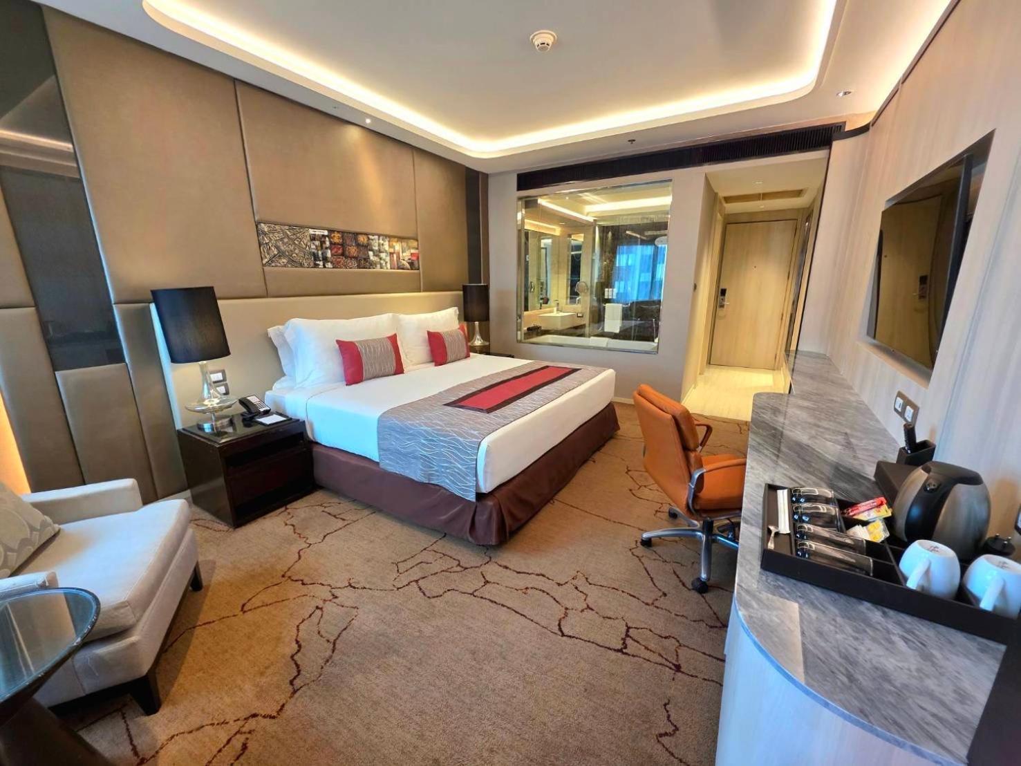 Graceland Bangkok By Grace Hotel - Sha Extra Plus Exterior photo